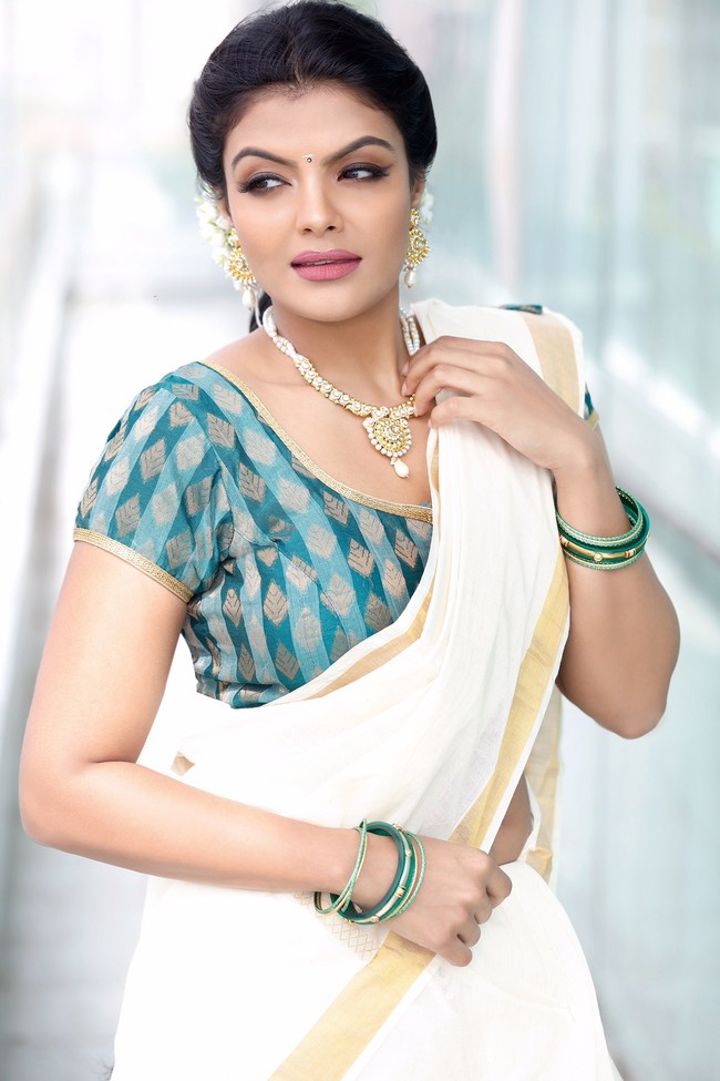 Actress Tejashree New Photo Shoot Stills